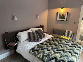 Cosy modern house patio free parking 15 min walk - Image 2