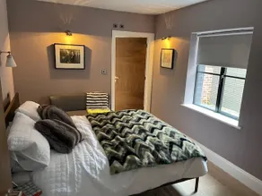 Cosy modern house patio free parking 15 min walk - Image 5