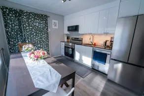Detached house near metro with private parking - Image 5