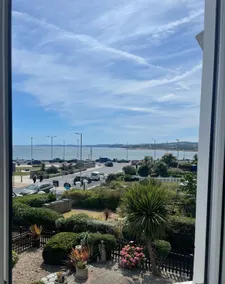 Beachcomber Retreat | Stunning Seafront Views - Image 2