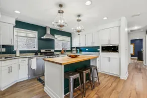 Andersonville Oasis | Sleeps 12 | Yard & Fire pit - Image 4