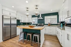 Andersonville Oasis | Sleeps 12 | Yard & Fire pit - Image 5