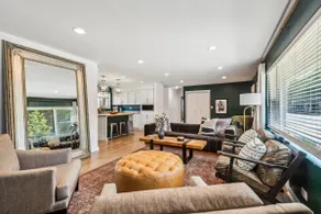 Andersonville Oasis | Sleeps 12 | Yard & Fire pit - Image 2