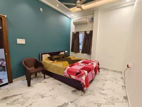 AC Room with Private Balcony | Easy Mahakal Access - Image 4