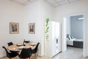 Naples Center • Elegant House for 6 with Balcony - Image 3