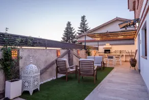 Premium rural getaway with pool & barbecue - Image 3