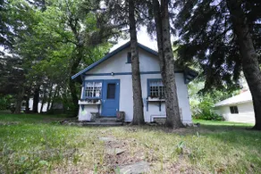 Quaint cabin at the Lake - Image 2