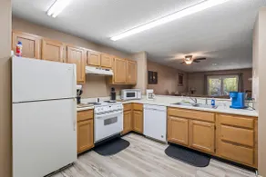 Townhouse in Poplar Bluff 2BR Villa 2 - Image 3