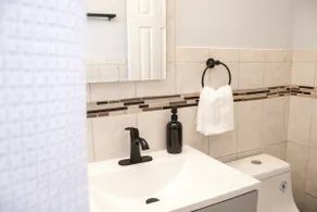 Ft. Totten 3BR: 15 Mins to Capitol | Free Parking - Image 5