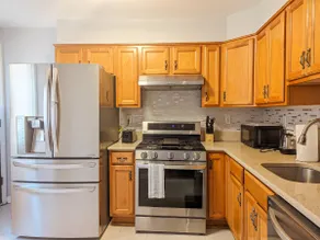 Ft. Totten 3BR: 15 Mins to Capitol | Free Parking - Image 4