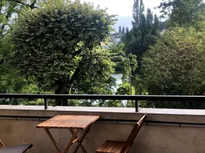 Spacious river-side getaway - Image 3
