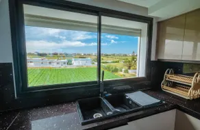 Waterfront apartment - Image 2