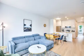 2br Top Montreal Apt for Chic and Cozy Traveler - Image 3