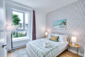 2br Top Montreal Apt for Chic and Cozy Traveler - Image 2