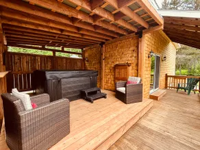 Waterfront cottage, wood stove, hot tub! - Image 5