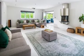 Large modern house with hot tub near Mousehole - Image 4