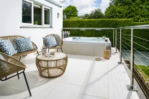 Large modern house with hot tub near Mousehole - Image 2