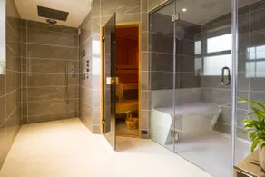Large modern house with hot tub near Mousehole - Image 3