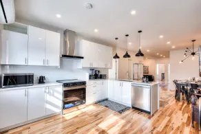 Beautiful 3BR in Montreal famous Saint Catherine - Image 4