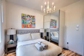 Beautiful 3BR in Montreal famous Saint Catherine - Image 3