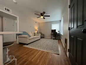 Cozy 1BR • Work-ready Wi-Fi • Self check-in - Image 3