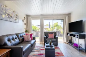 Cozy 2 Bedroom Apartment in Convenient Location - Image 2