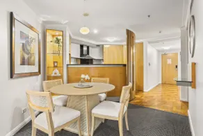 Luxurious Apartment only 250m Walk To Opera House - Image 4
