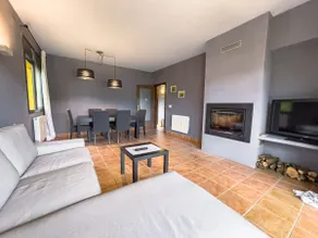 Modern House in Maçanet - Image 3