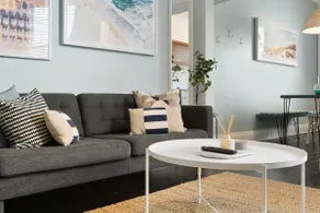 Chic 2BR Apartment with Artful Touches in Bondi - Image 5