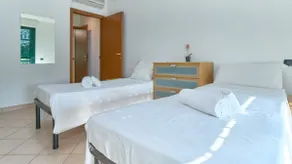 App 7 Modern apartment with private garden - Image 4