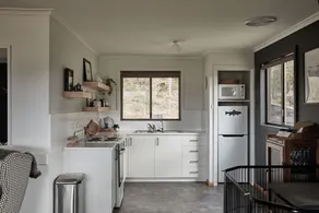 Currawong Lakes - Bush cabin One - Image 5
