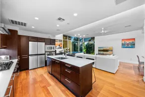 Private luxury | Minutes from City ctr & airport - Image 2