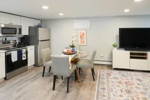Cozy One Bedroom Private Unit - Prime Location! - Image 3