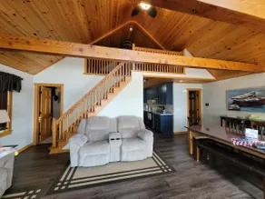 Beautiful lake home, come swim! - Image 3