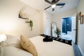 Bed of Roses-Aesthetic Apartment in Uptown Dallas - Image 5