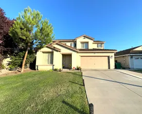 Spacious Family Home, Beautiful Yard & Game Room - Image 2
