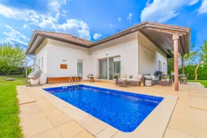 Villa Sara with swimming pool and infrared sauna on the outskirts of Prague - Image 2
