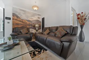 3 Bedroom Bungalow Sunningdale Lodge Ascot Races - Image 3