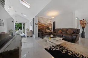 3 Bedroom Bungalow Sunningdale Lodge Ascot Races - Image 2