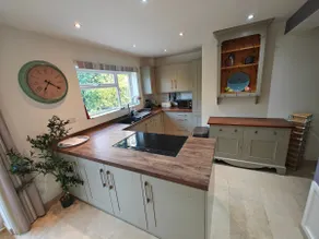 King Arthur's Rest House, Hot Tub & Garden Sleeps 10 - Image 3