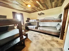 Lemonfish Lodge, Venice, sleeps 10-12 - Image 4