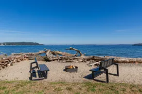Beachfront Retreat in Manchester, 3 Bed/4 Bath - Image 2