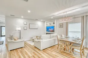 Group Waterfront Getaway | 9 Beds | Sleeps 14 - Image 5