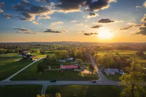 Bourbon Blue: 8 min to Dwntn Bardstown & Spacious! - Image 2