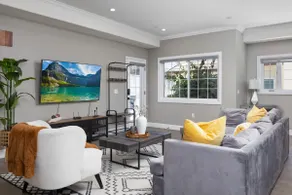 Designer 4B3B Home｜Prime Location in Pasadena - Image 4