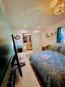 Cozy Private Mini Suite Retreat - Image 5