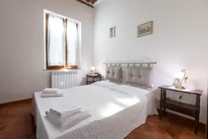 S Eugenia - Outside the walls with parking - NaonBnB - Image 3