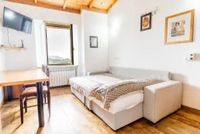 The Terrace of Cerese-private parking and garden - Image 4