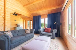 Beautiful Danford House & Lodge with Hot Tub - Image 5