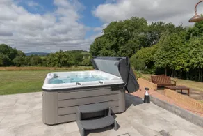 Beautiful Danford House & Lodge with Hot Tub - Image 2